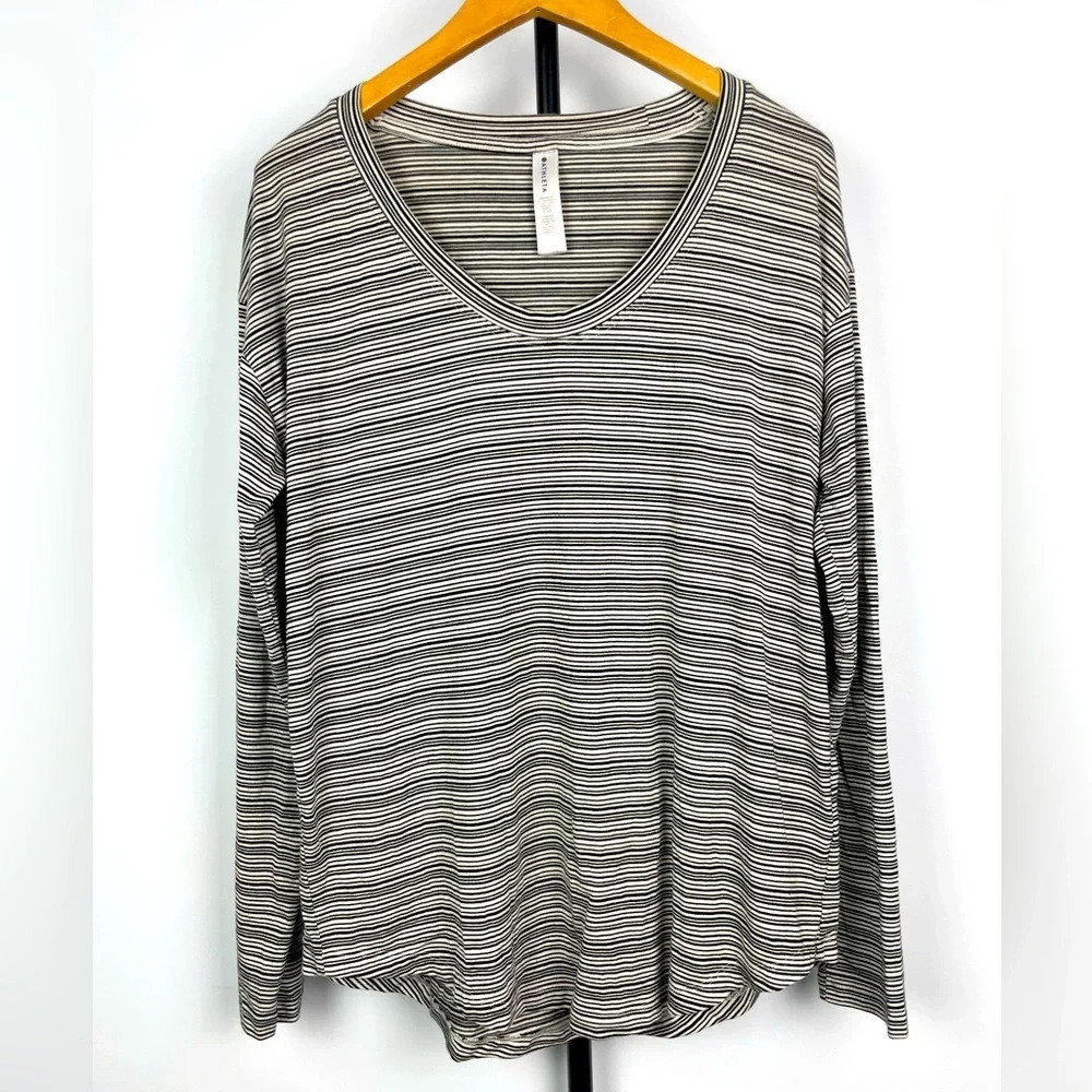 Athleta Black White Cloudlight Stratus Striped Long Sleeve Scoop Neck‎ Shirt